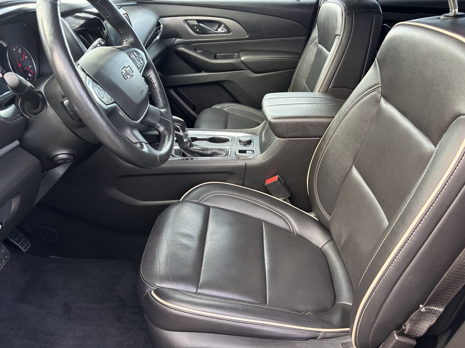 Used 2022 Chevrolet Traverse Premier w/ Redline Edition FWD image 10