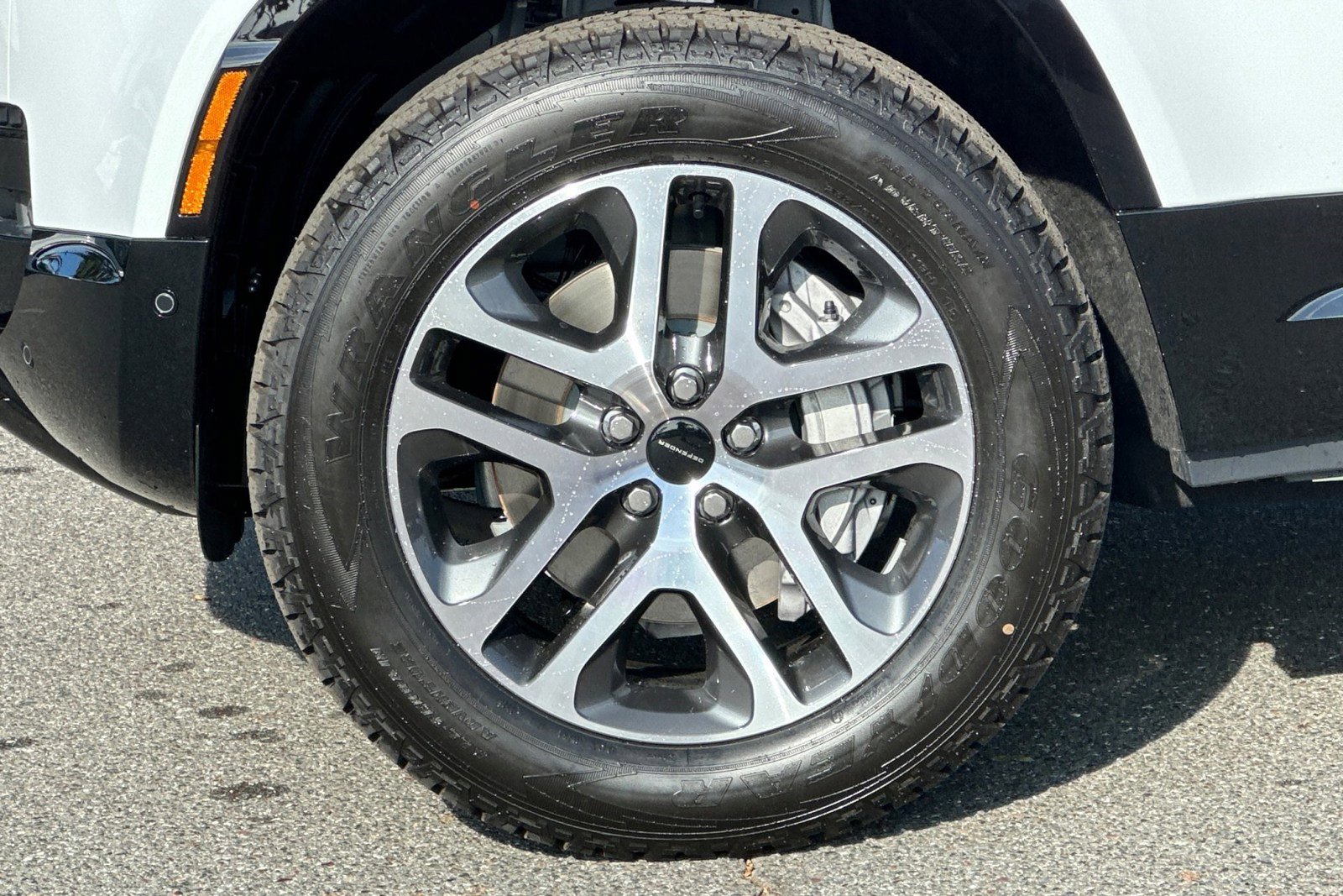 New 2026 Land Rover Defender 130 X-Dynamic SE image 13