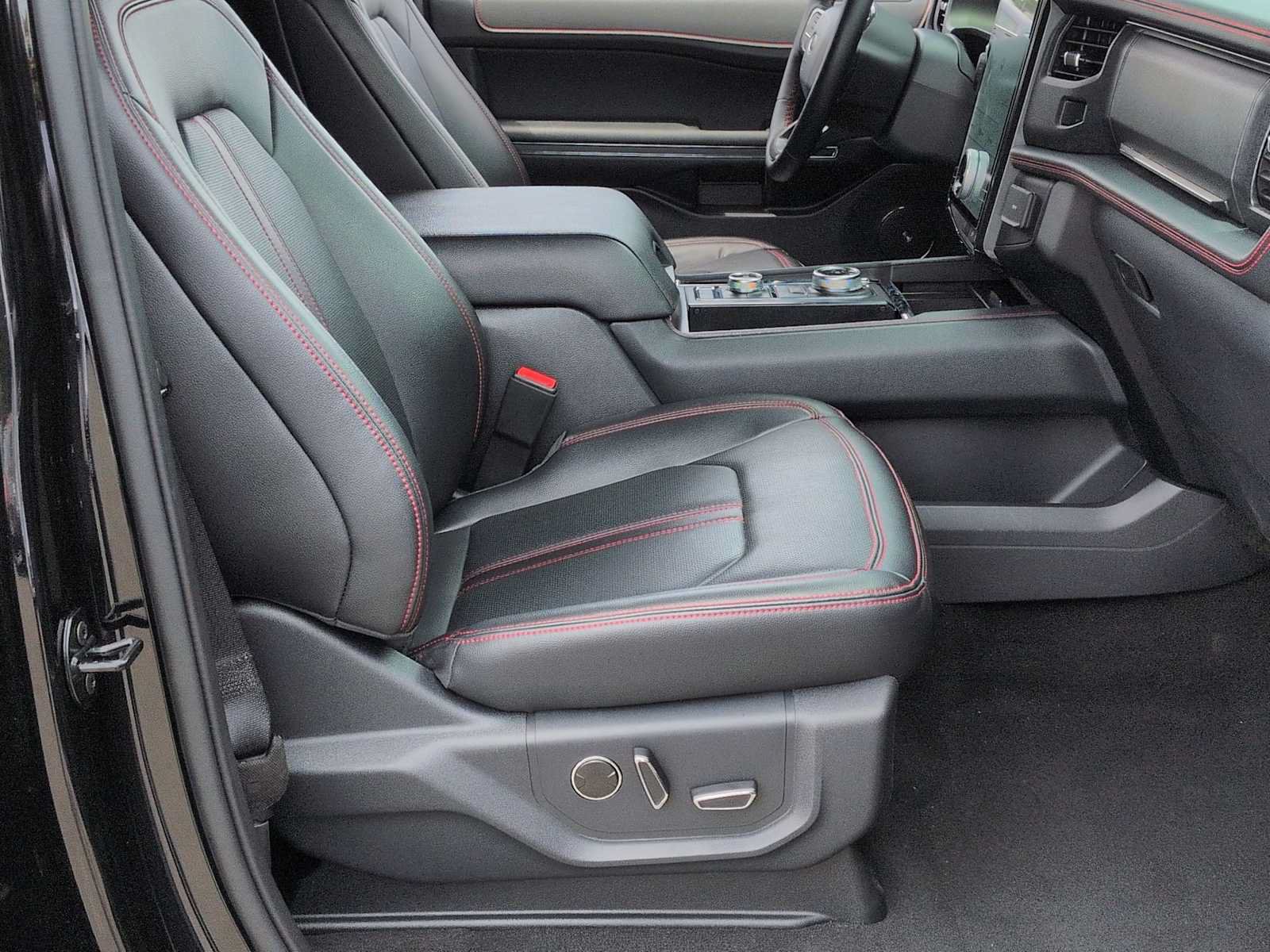 Used 2024 Ford Expedition Limited AWD/4WD image 24