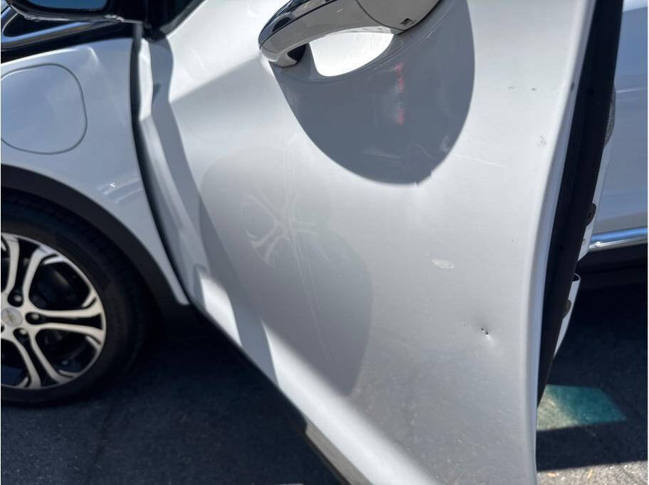Used 2018 Chevrolet Bolt Premier w/ Infotainment Package FWD image 24