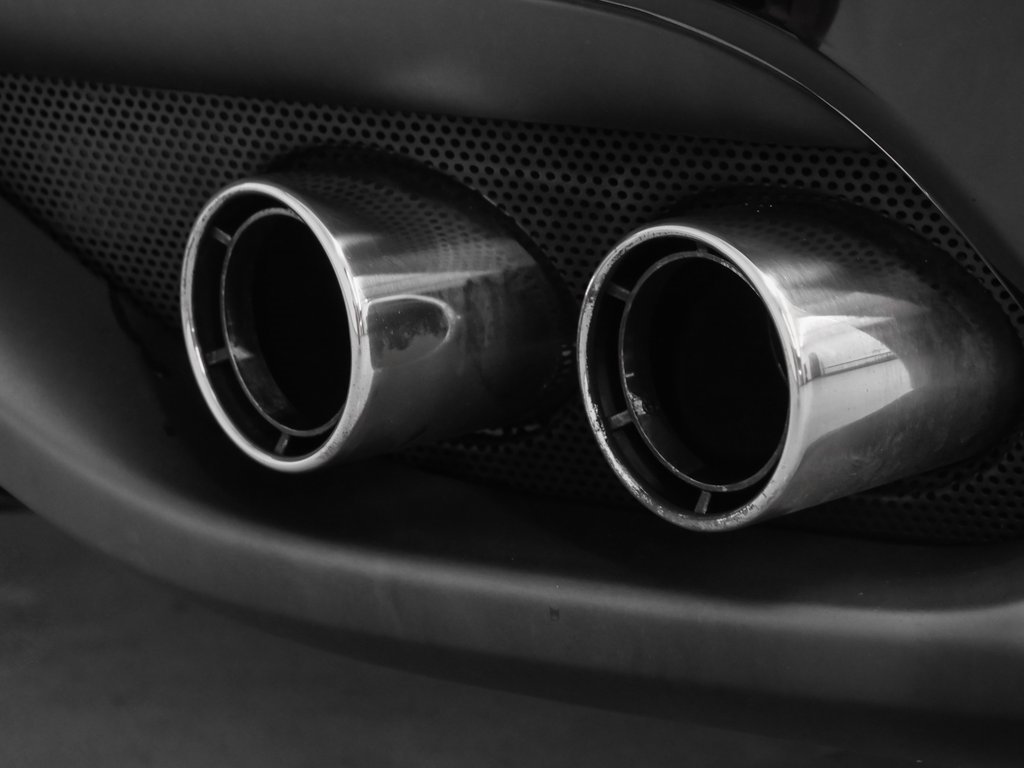 Certified 2015 Ferrari FF image 33