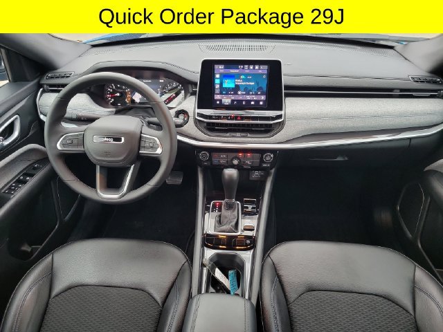 Used 2025 Jeep Compass Latitude AWD/4WD image 8