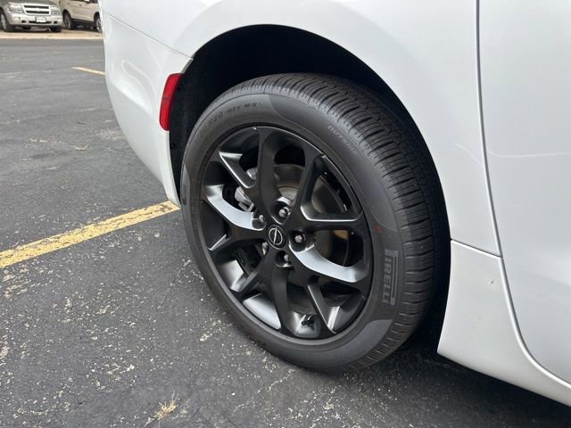 New 2026 Chrysler Pacifica Limited w/ S Appearance Package image 7