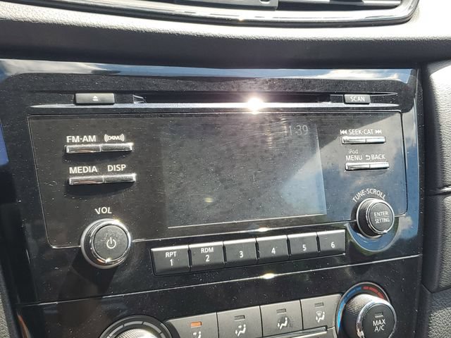 Used 2017 Nissan Rogue S AWD/4WD image 26