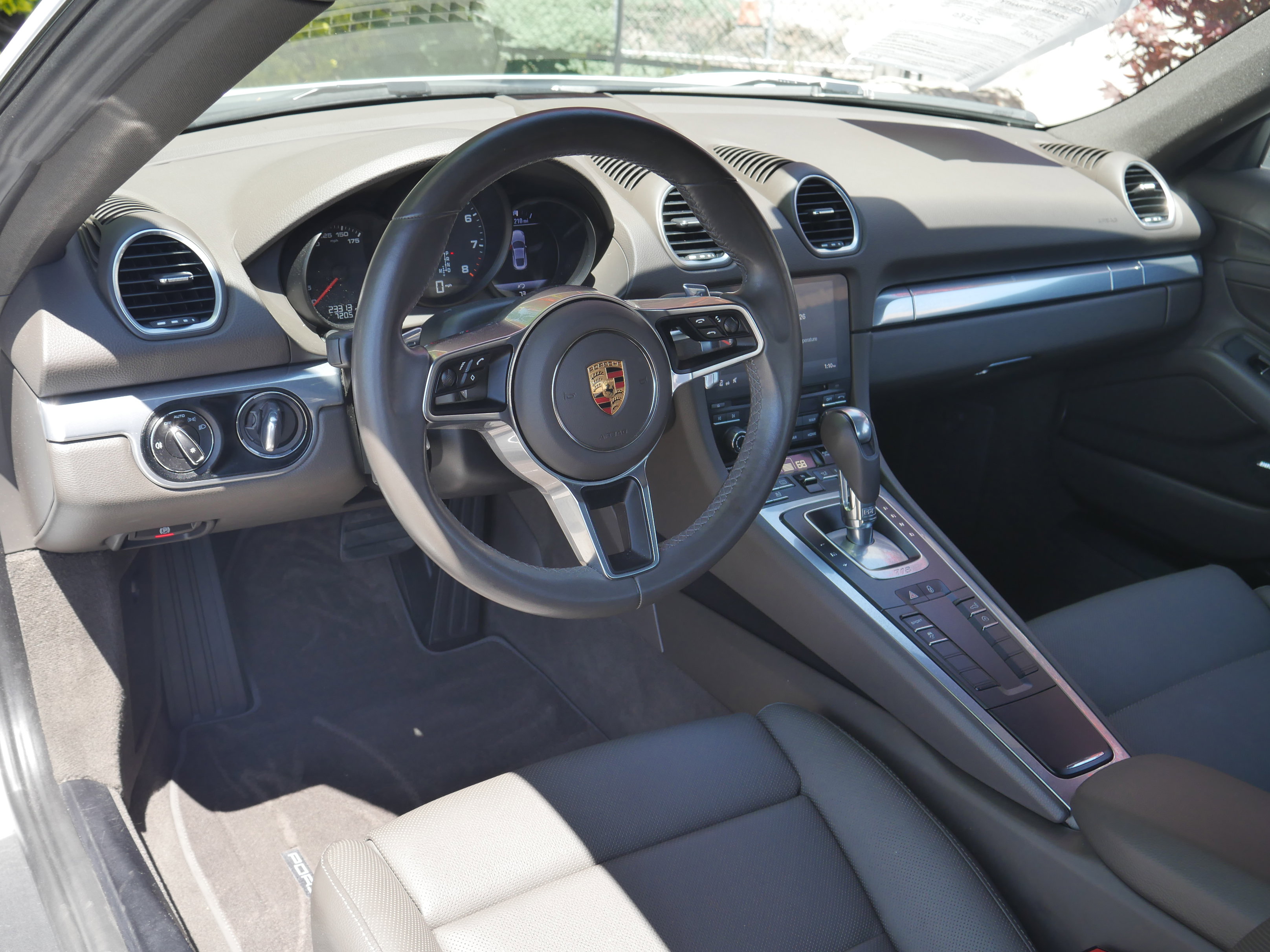 Used 2017 Porsche 718 Cayman RWD image 4