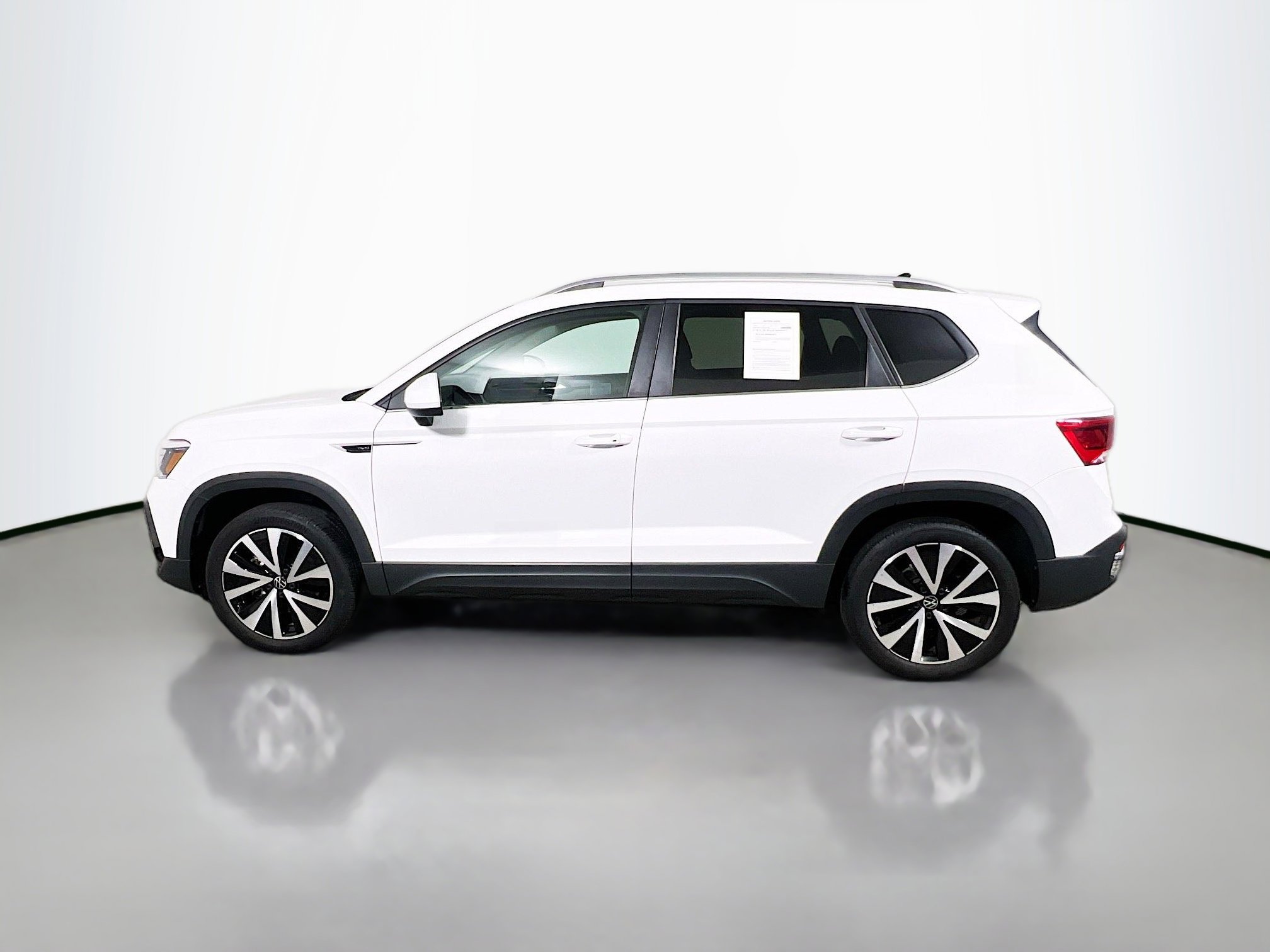 Used 2024 Volkswagen Taos SE image 9