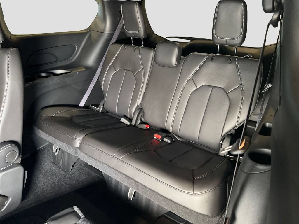 Used 2026 Chrysler Pacifica Select FWD image 14