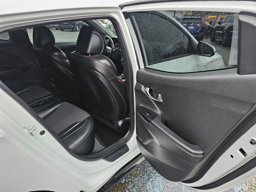 Used 2020 Hyundai Veloster Turbo image 12