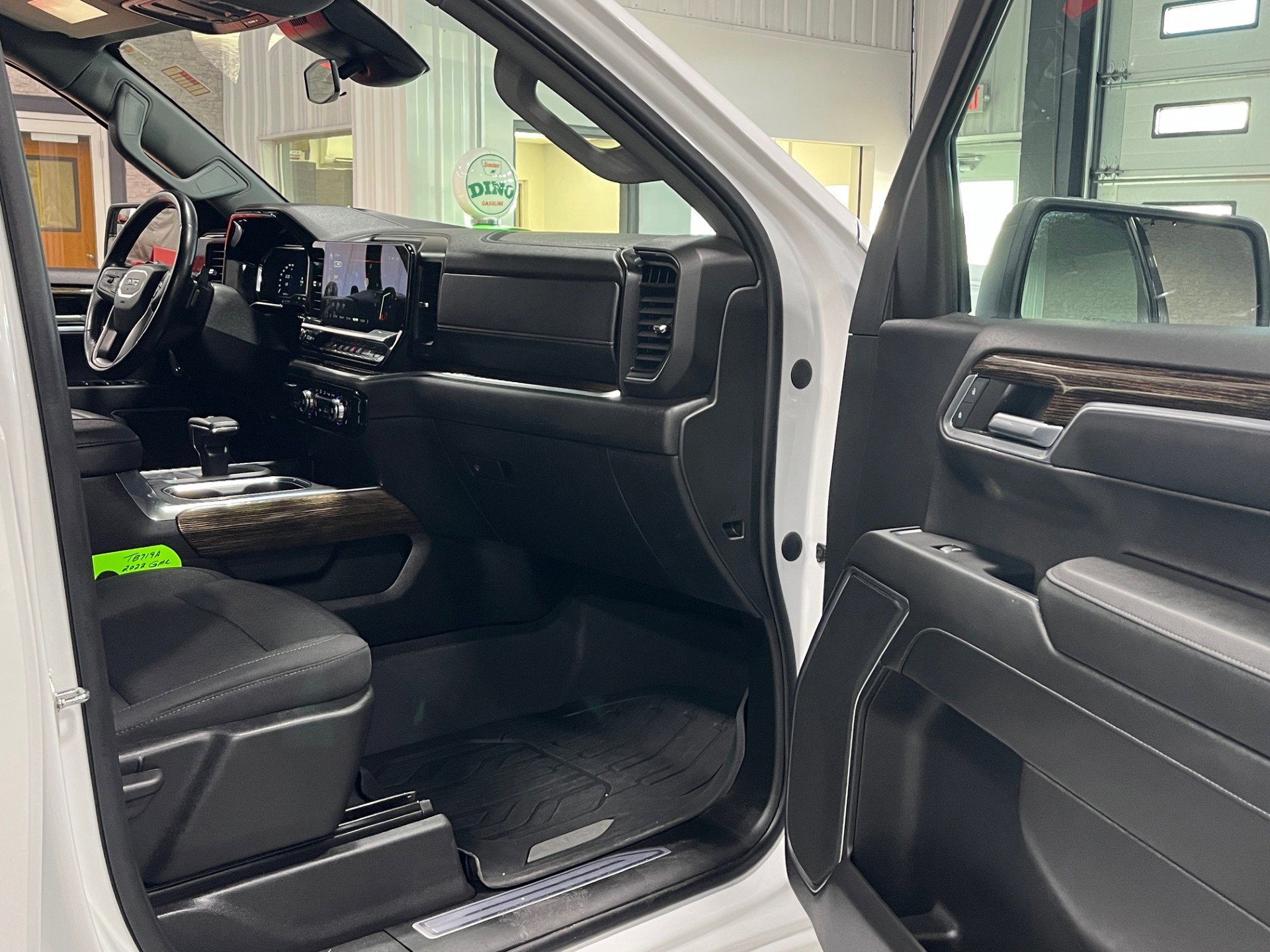 Certified 2022 GMC Sierra 1500 Elevation w/ X31 Off-Road Package image 9