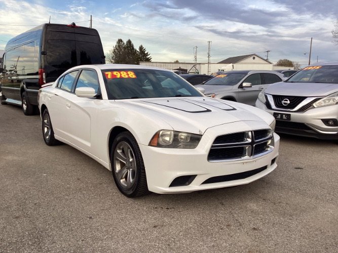 Used 2013 Dodge Charger SE w/ Sport Appearance Group image 2