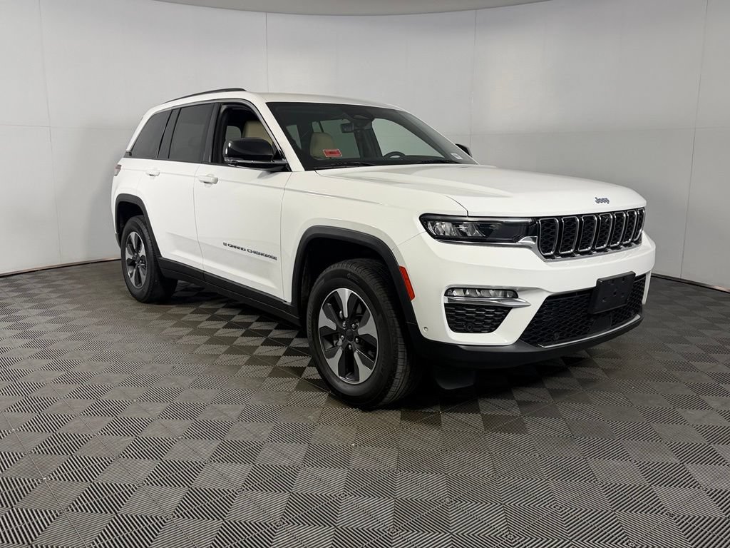 Used 2022 Jeep Grand Cherokee Limited 4xe w/ Luxury Tech Group II AWD/4WD image 4