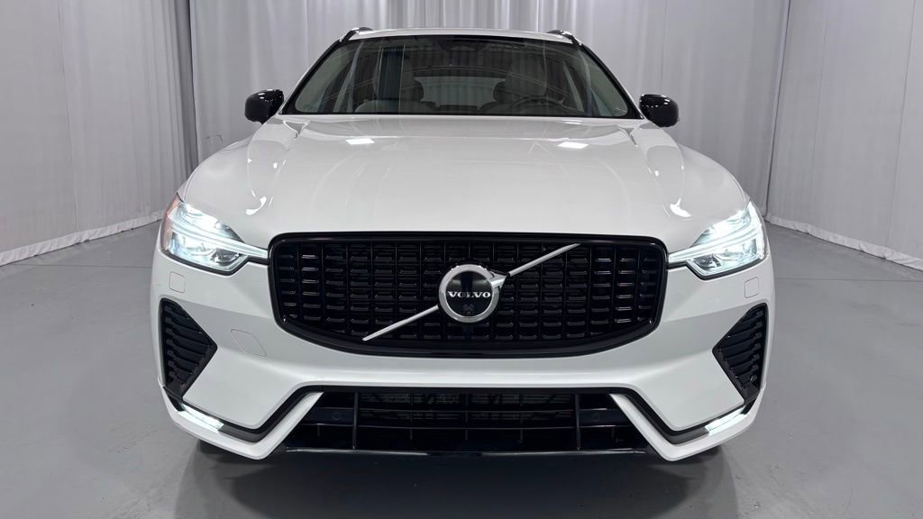 Certified 2023 Volvo XC60 B5 Plus w/ Climate Package AWD/4WD image 3