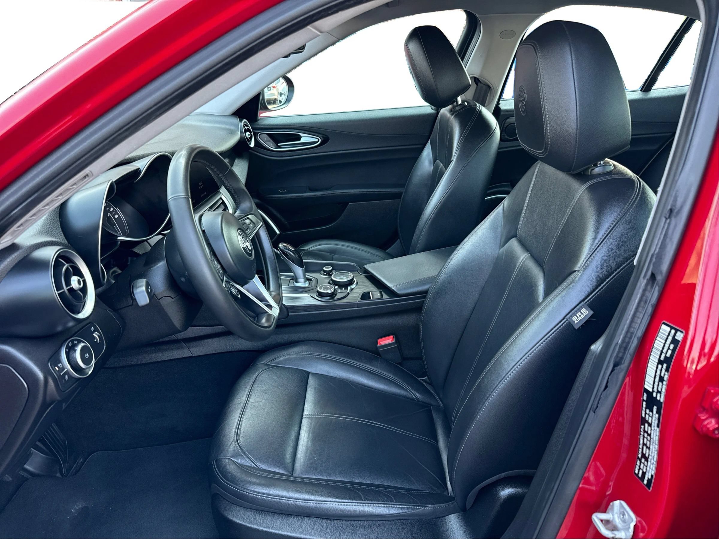 Used 2018 Alfa Romeo Giulia RWD image 9