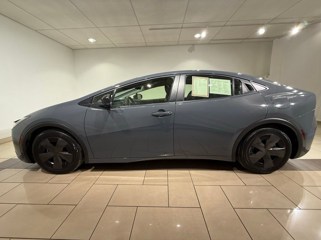 Used 2023 Toyota Prius LE image 2