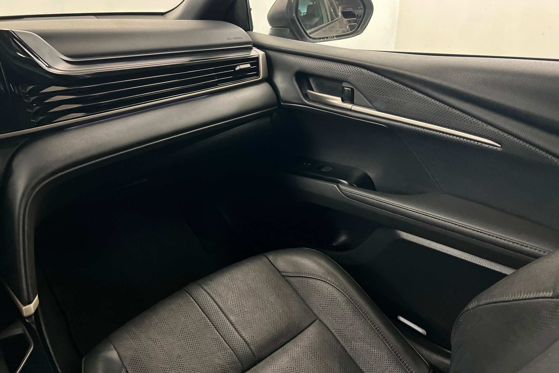 Used 2025 Toyota Camry XSE FWD image 11