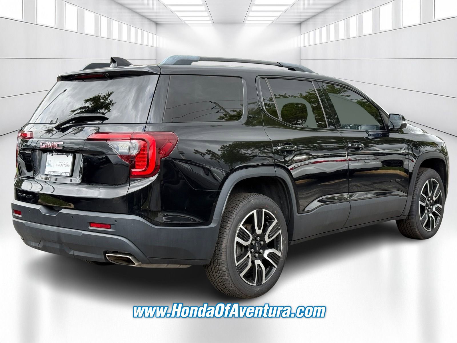 Used 2021 GMC Acadia SLE w/ Driver Convenience Package image 5