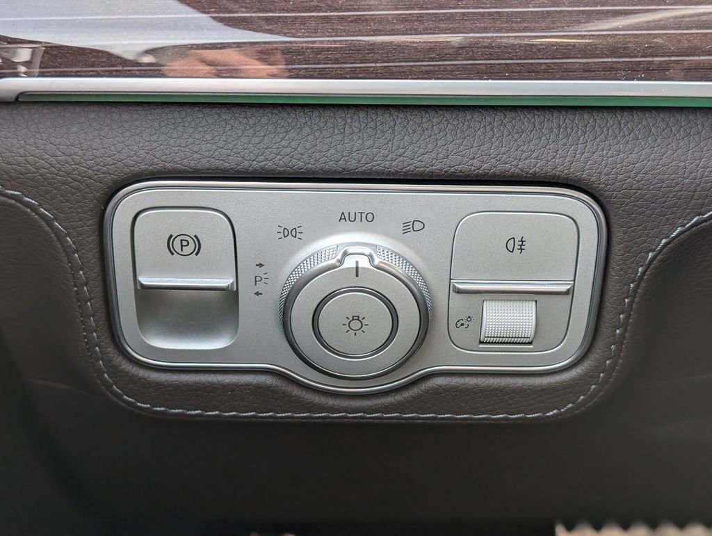 Used 2023 Mercedes-Benz GLS 580 4MATIC image 17