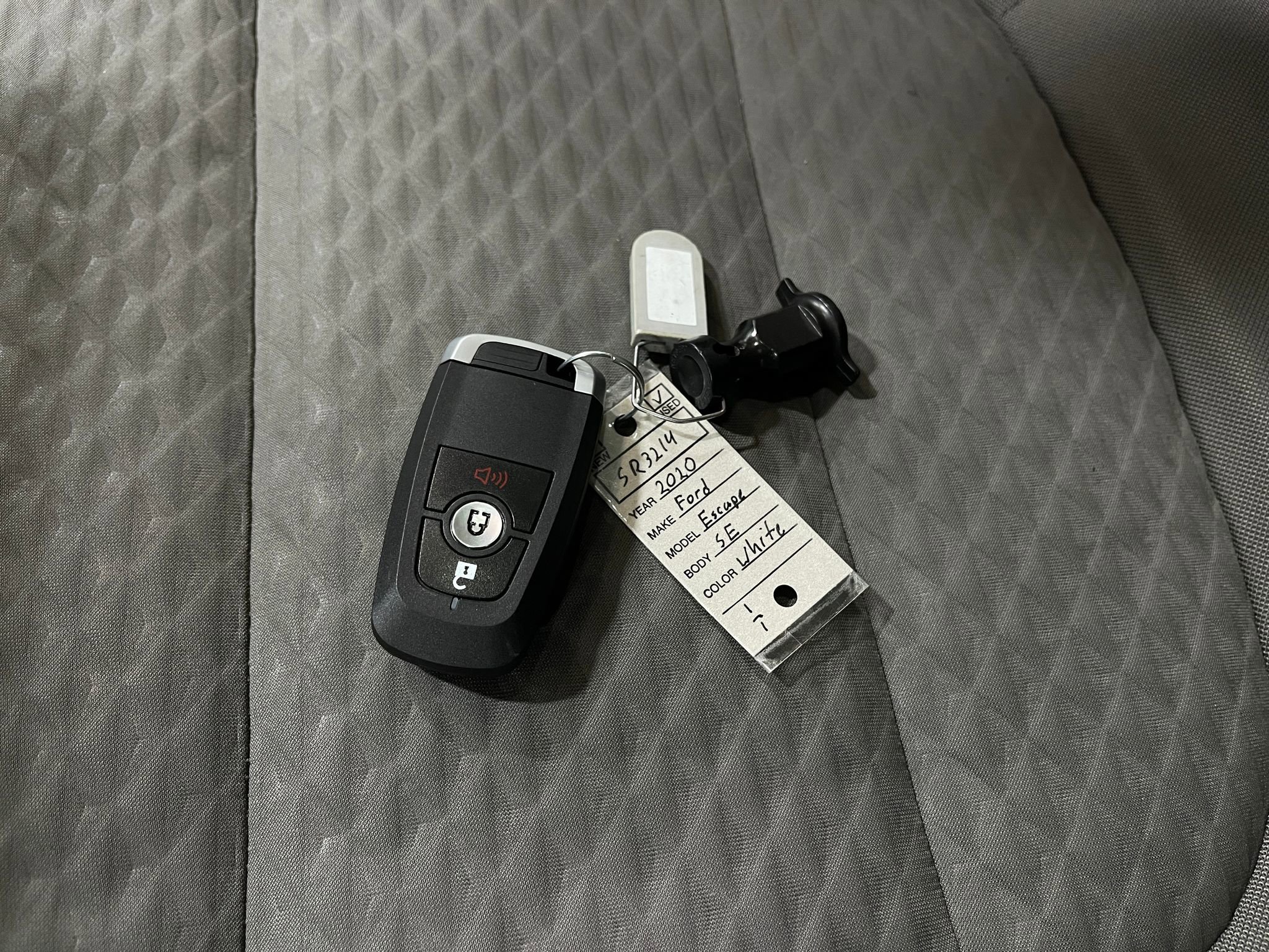 Used 2020 Ford Escape SE image 36