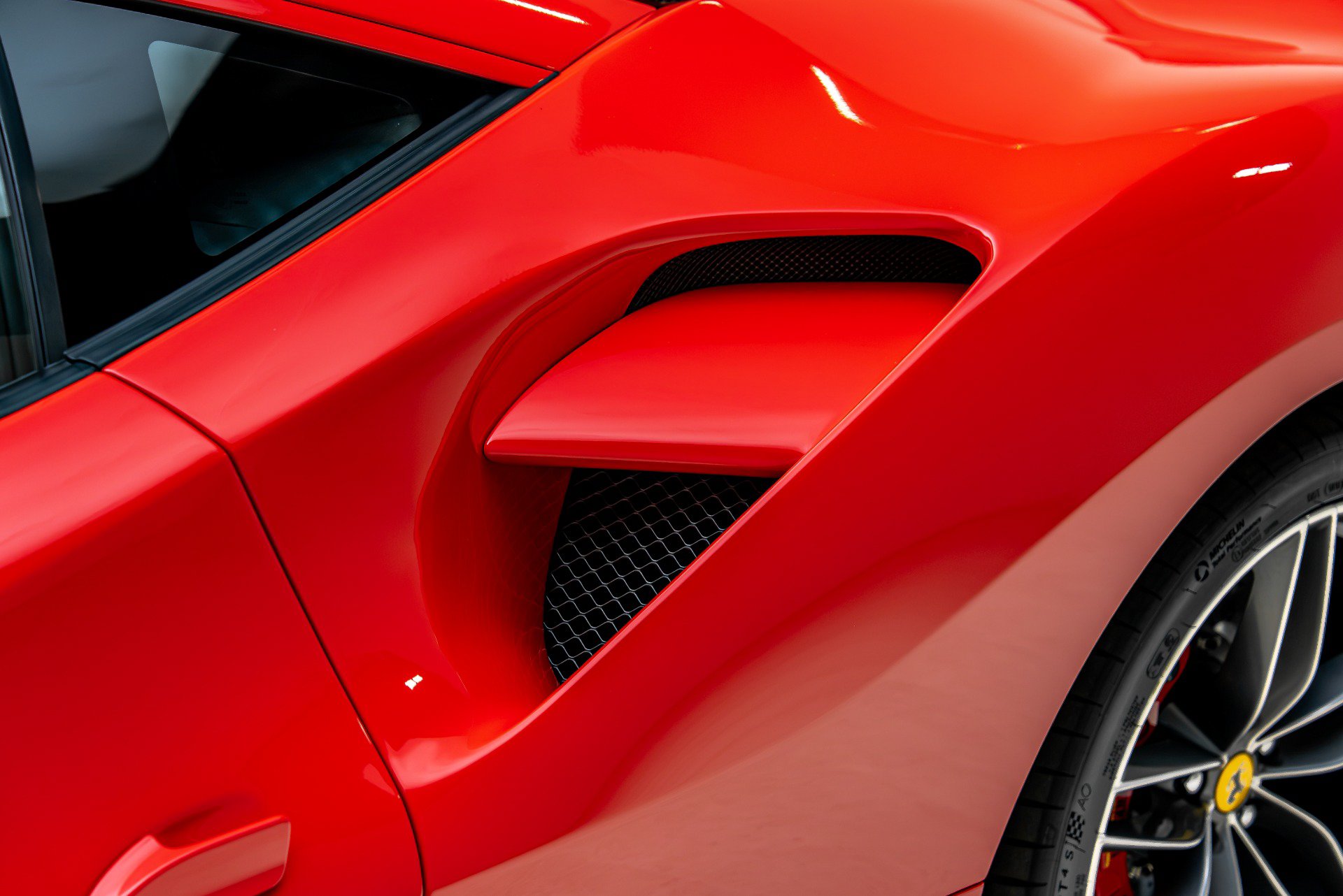 Used 2018 Ferrari 488 GTB RWD image 24
