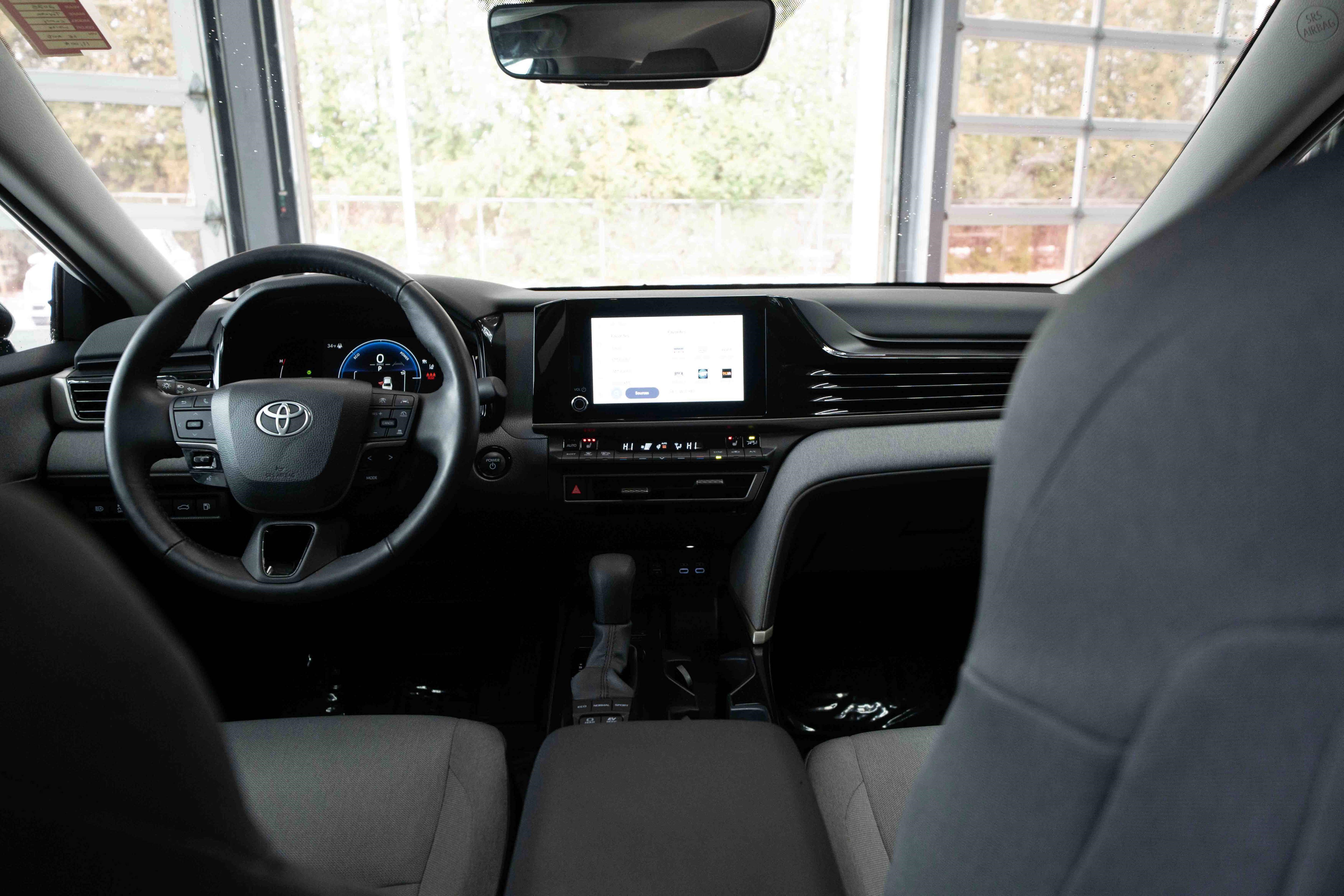 Used 2025 Toyota Camry LE w/ Convenience Package image 20