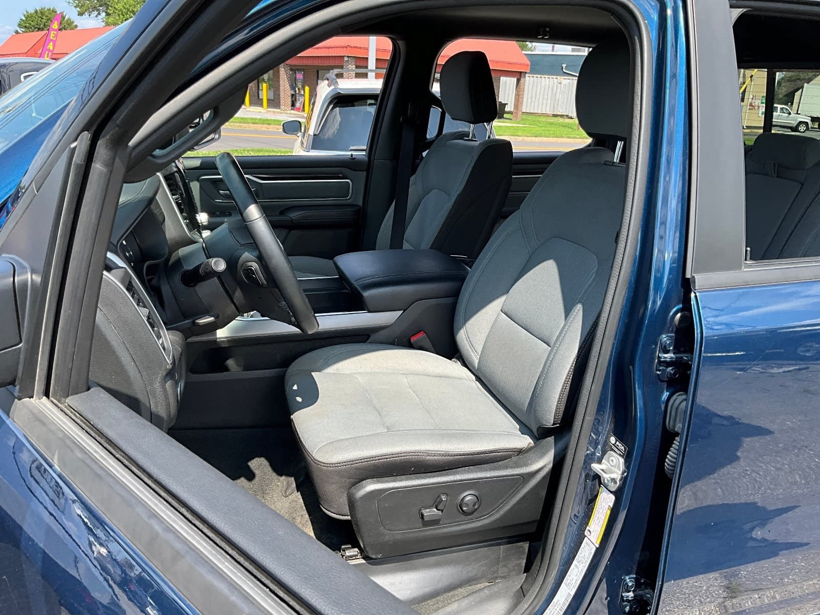 Used 2023 RAM 1500 Big Horn AWD/4WD image 19