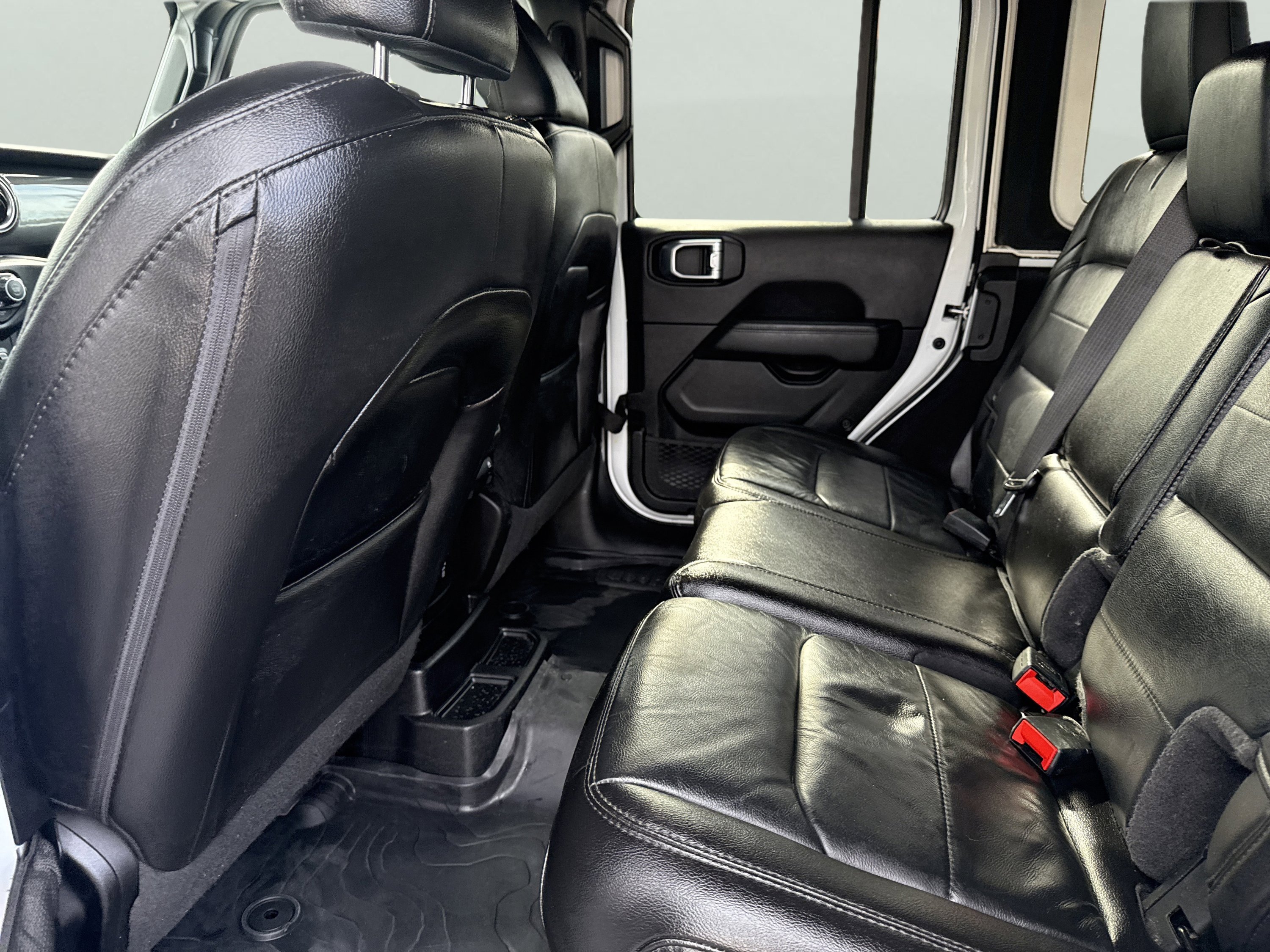 Used 2021 Jeep Wrangler Unlimited Sahara AWD/4WD image 12
