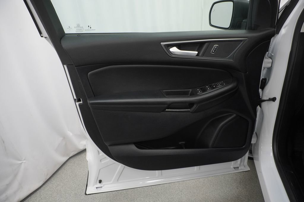 Used 2020 Ford Edge SE image 40
