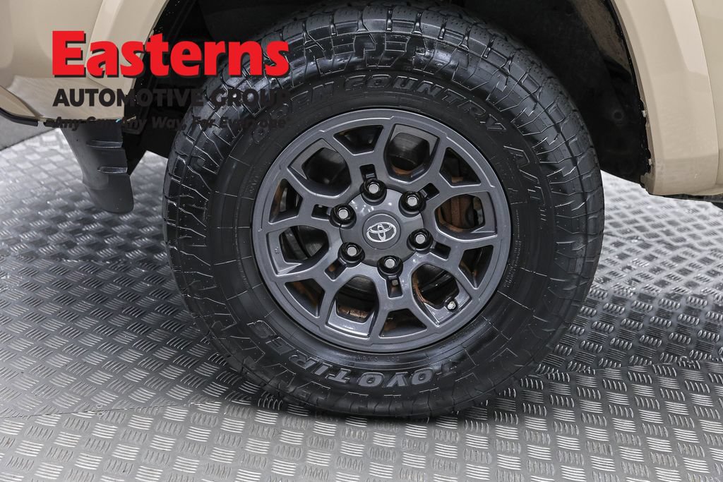 Used 2018 Toyota Tacoma SR5 AWD/4WD image 30