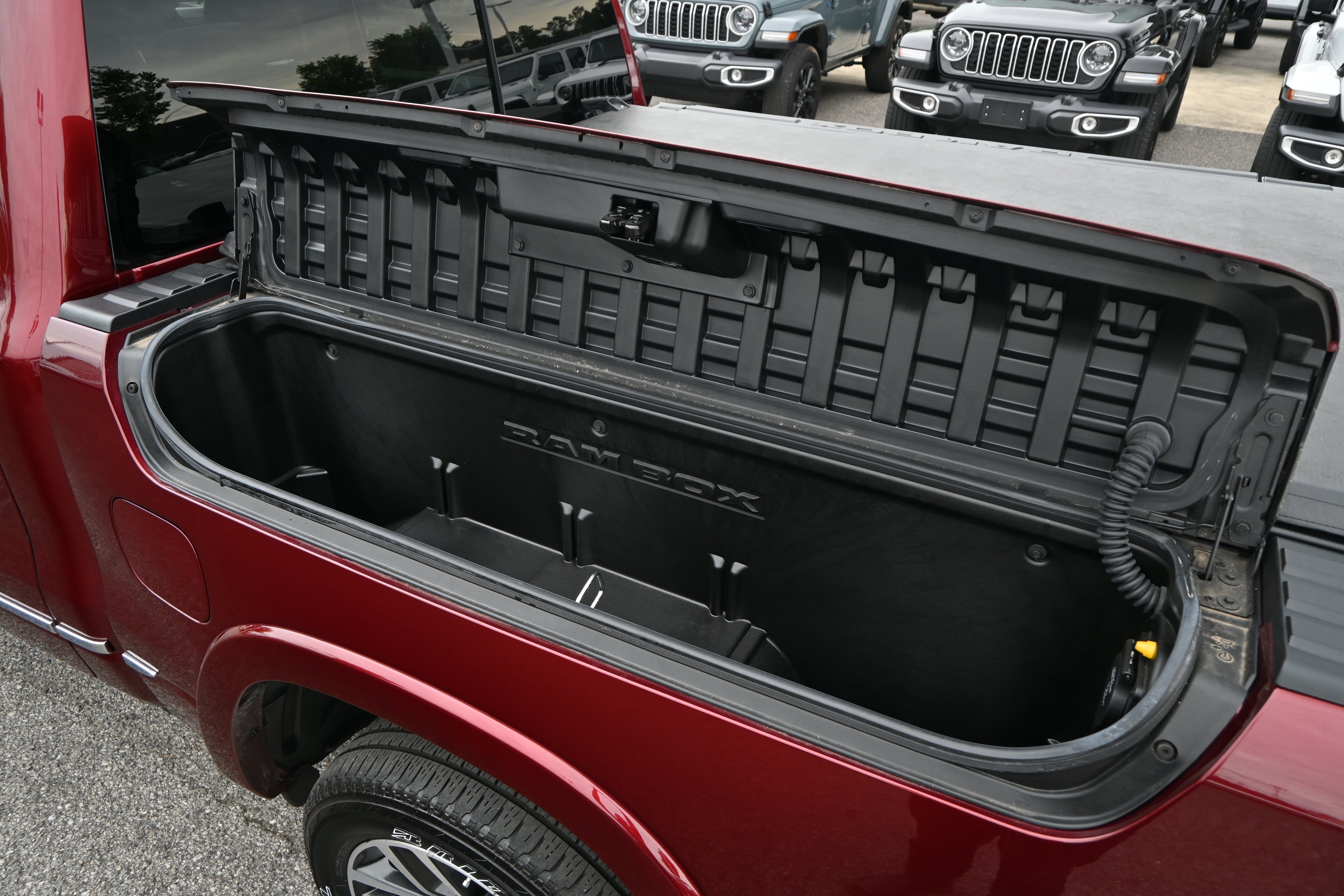 Used 2025 RAM 1500 Limited w/ Trailer Tow Group AWD/4WD image 37
