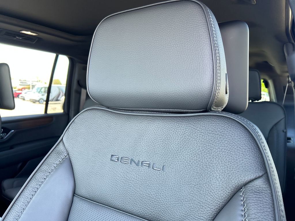 New 2026 GMC Yukon XL Denali w/ Denali Reserve Package AWD/4WD image 16