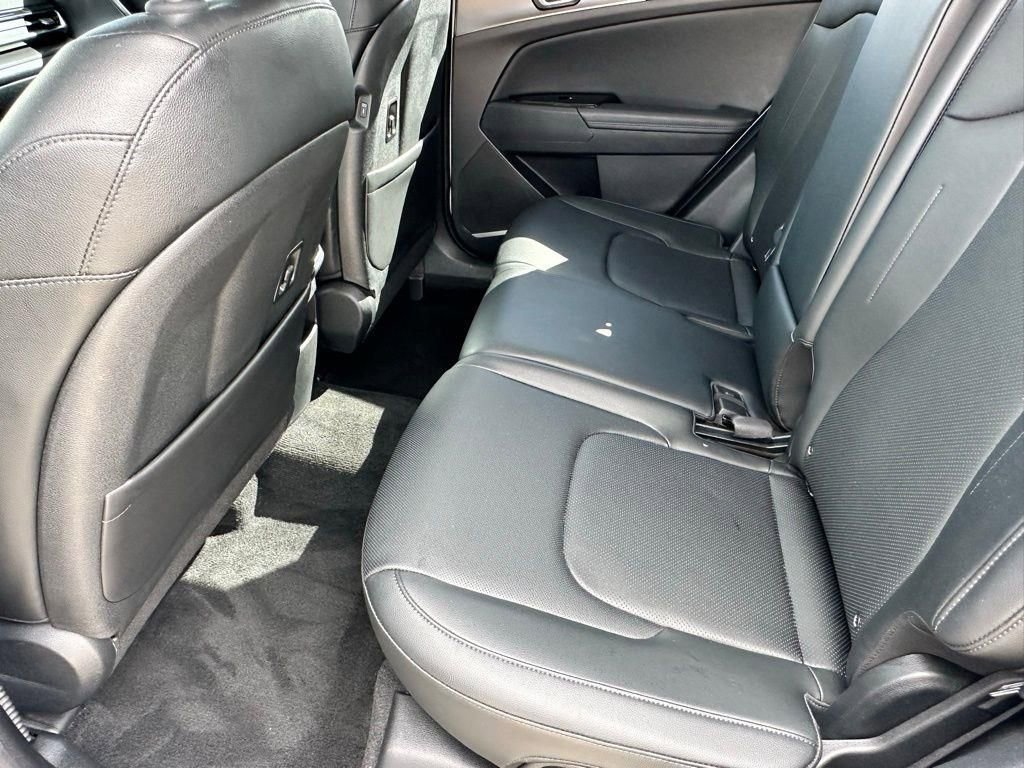Used 2024 Kia Sportage EX image 8