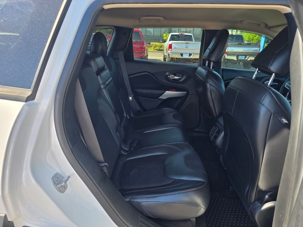 Used 2018 Jeep Cherokee Trailhawk AWD/4WD image 22