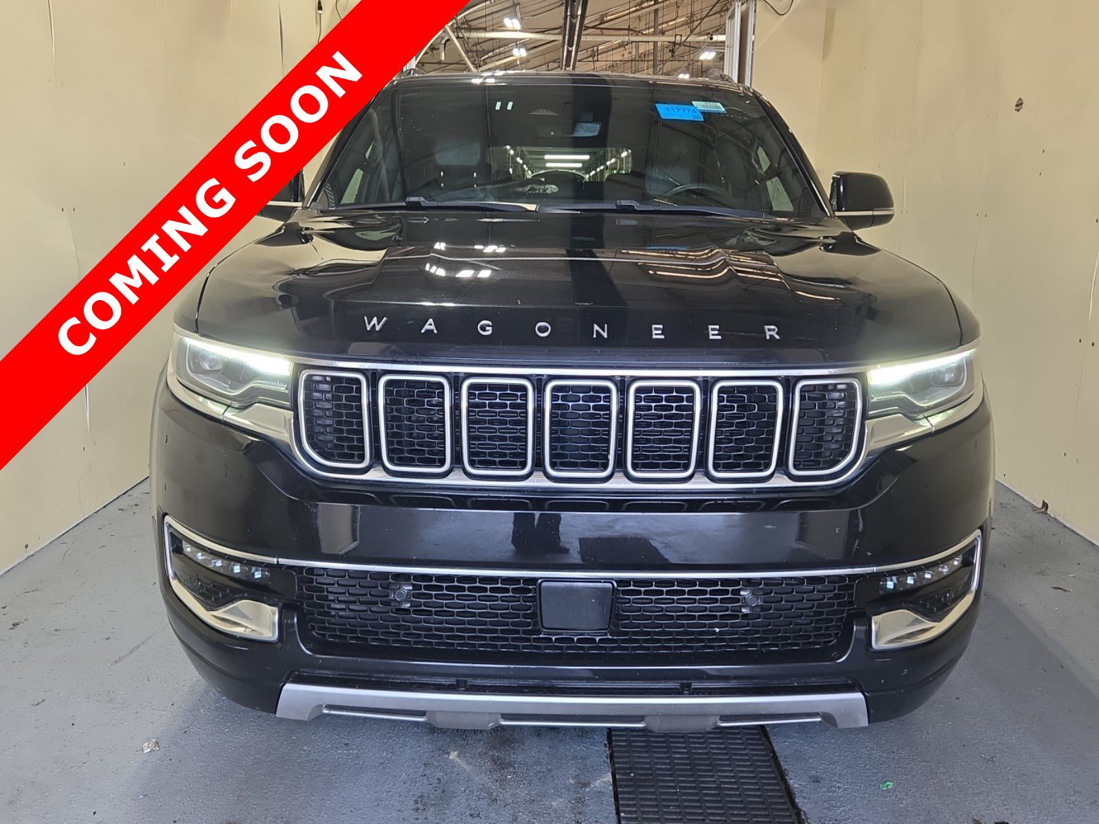 Used 2024 Jeep Wagoneer L Series II w/ Flexible Seating Group AWD/4WD image 3