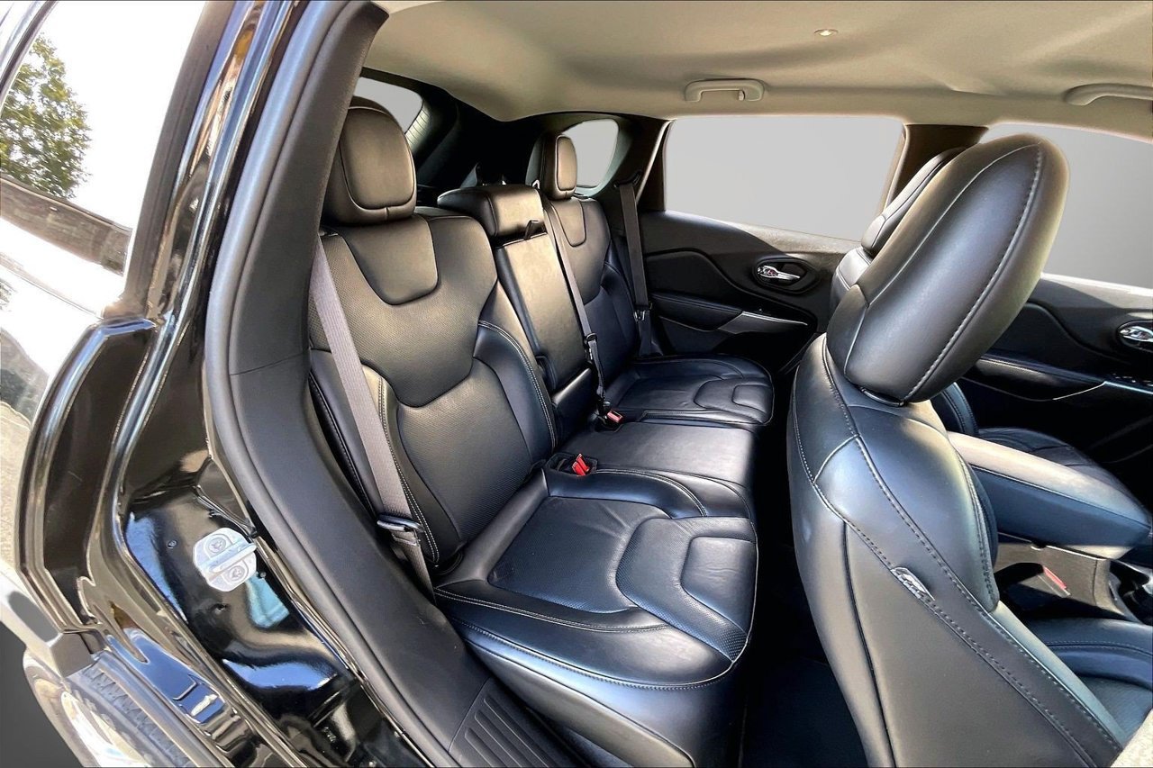 Certified 2021 Jeep Cherokee Latitude Lux w/ Comfort/Convenience Group FWD image 23
