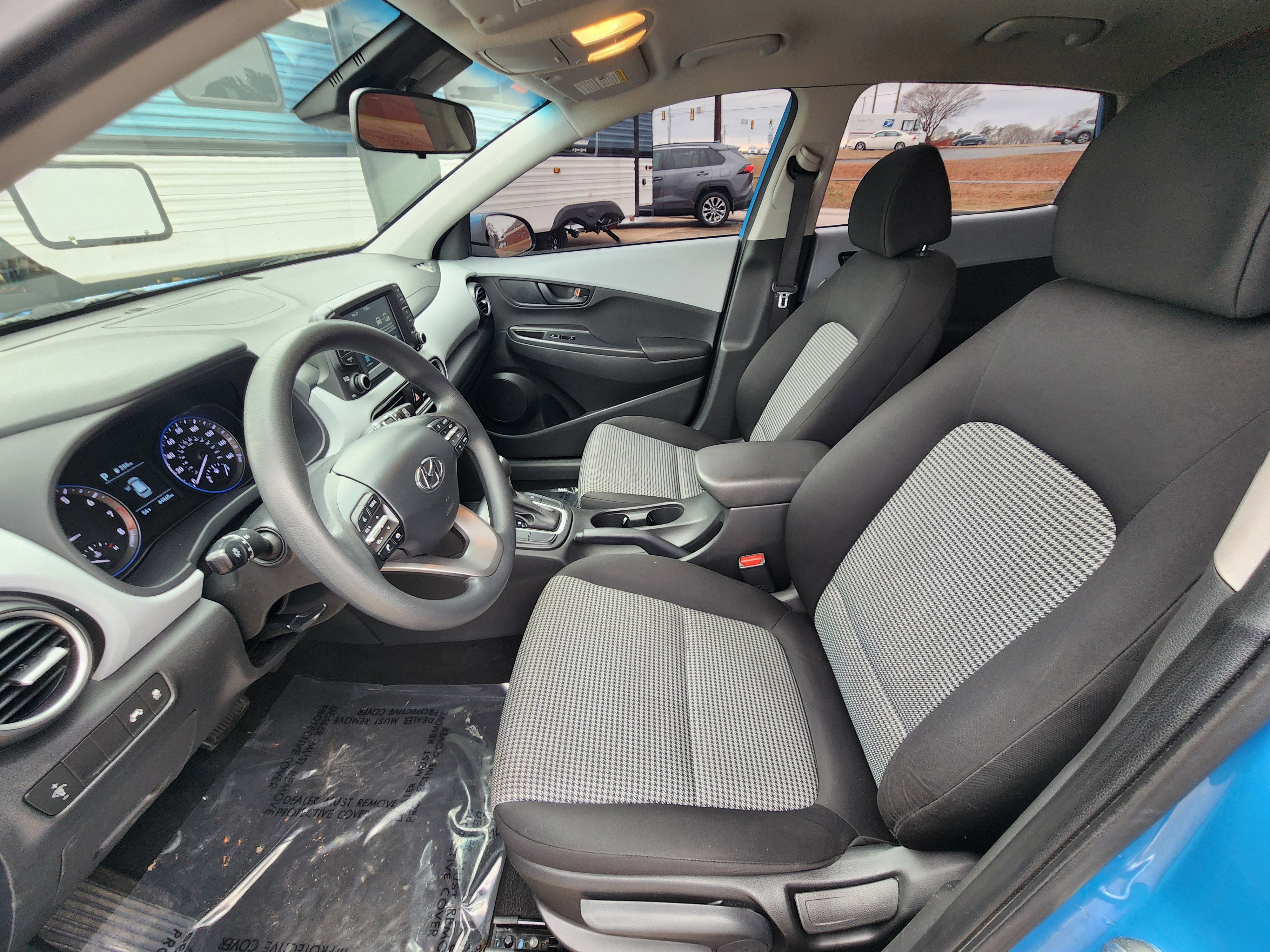 Used 2021 Hyundai Kona SE image 17