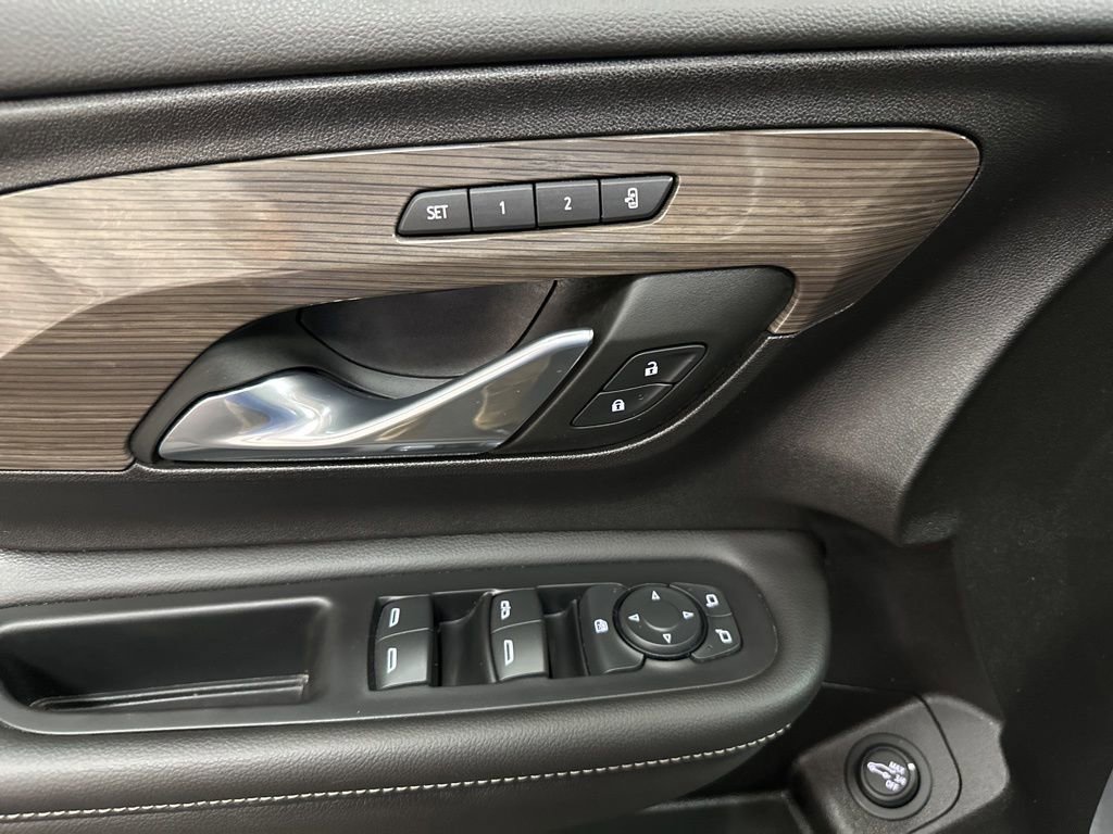 Used 2024 GMC Terrain Denali w/ Denali Premium Package image 19