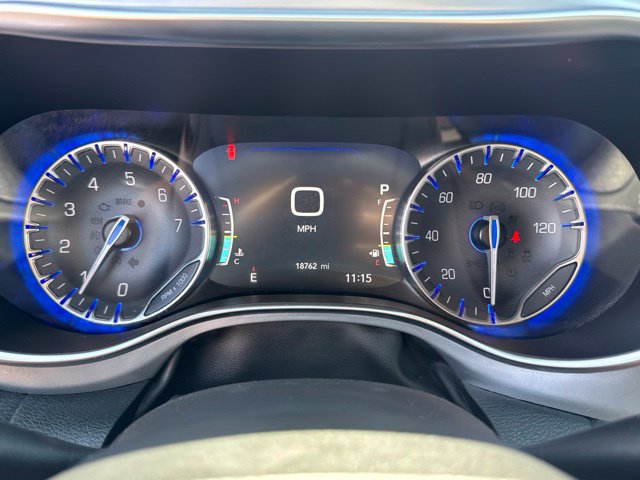 Used 2026 Chrysler Pacifica Limited FWD image 15