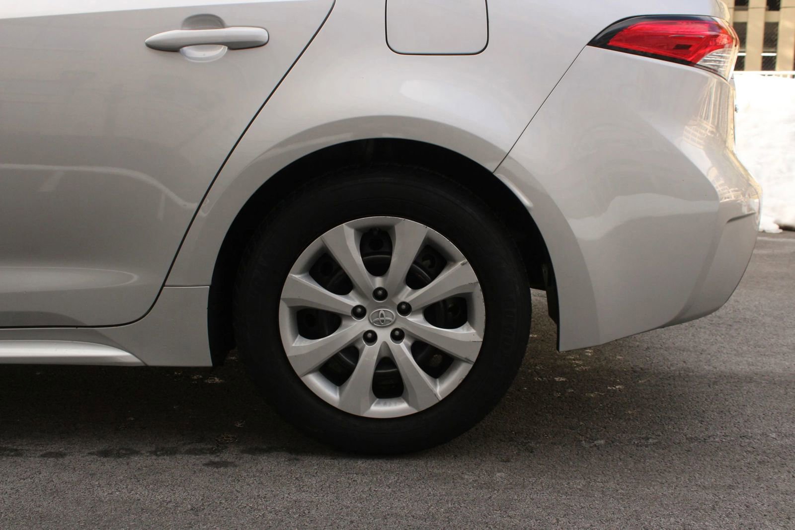 Used 2021 Toyota Corolla LE image 9