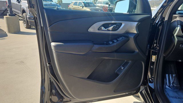 Used 2023 Chevrolet Traverse LT FWD image 21