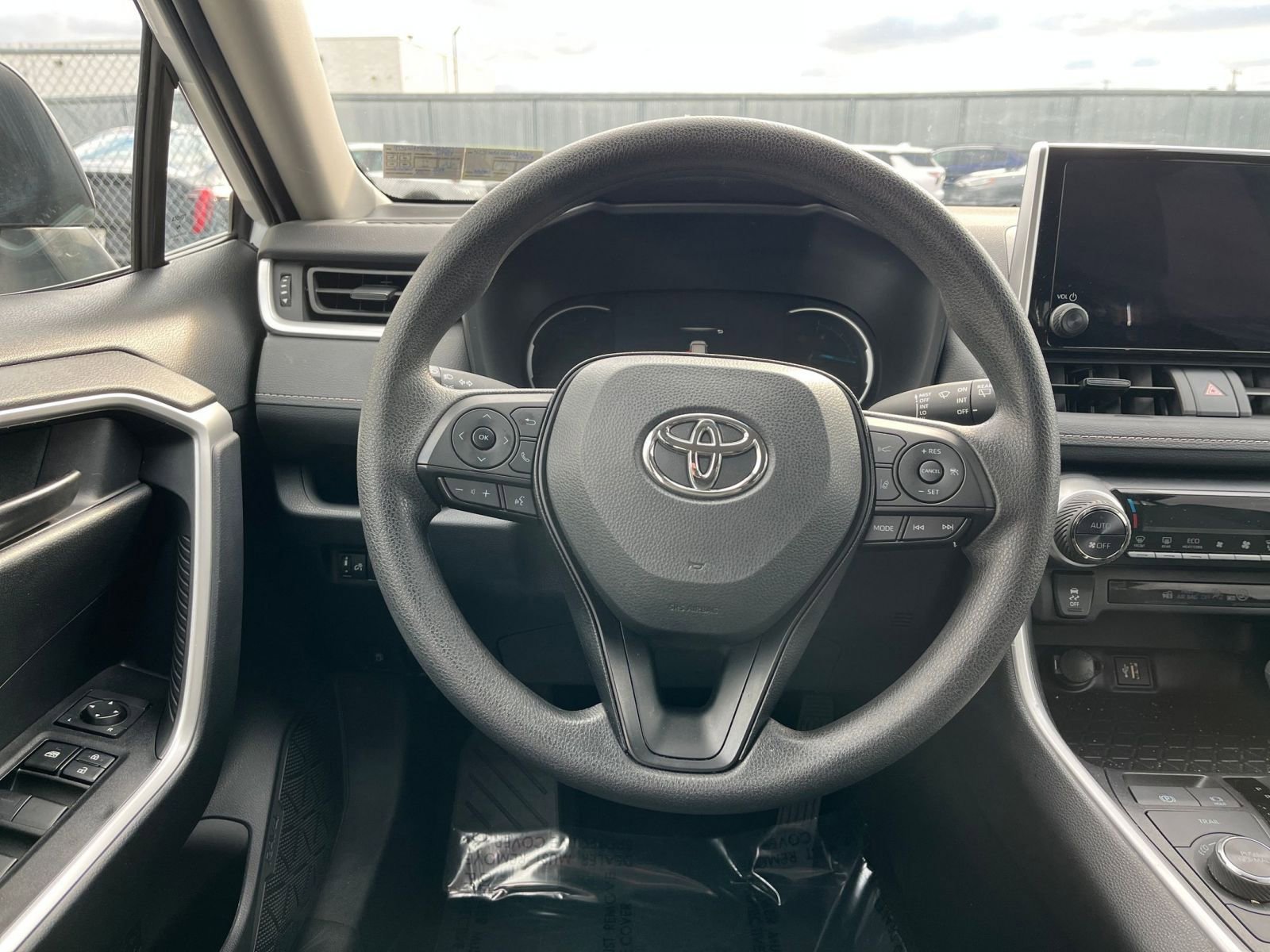 Used 2025 Toyota RAV4 LE image 27