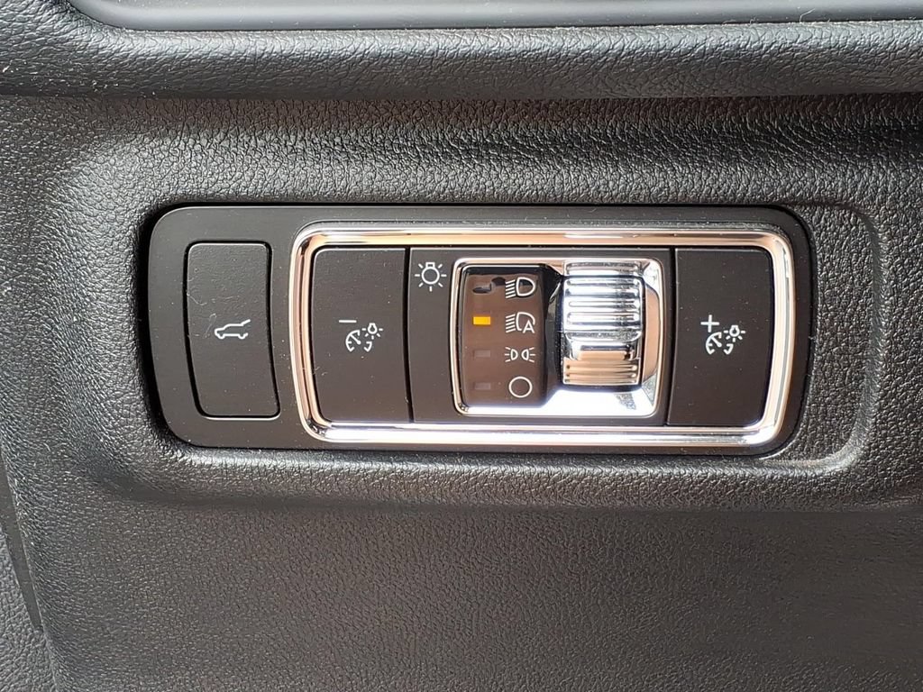 Used 2023 Lincoln Corsair AWD w/ Equipment Group 101A image 16