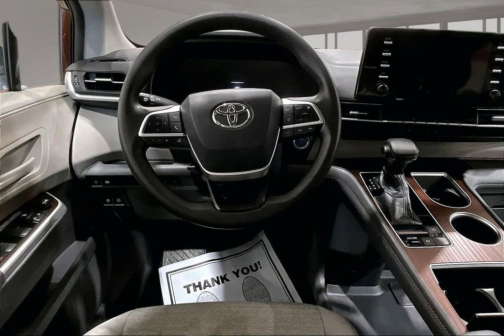 Used 2021 Toyota Sienna LE AWD/4WD image 6
