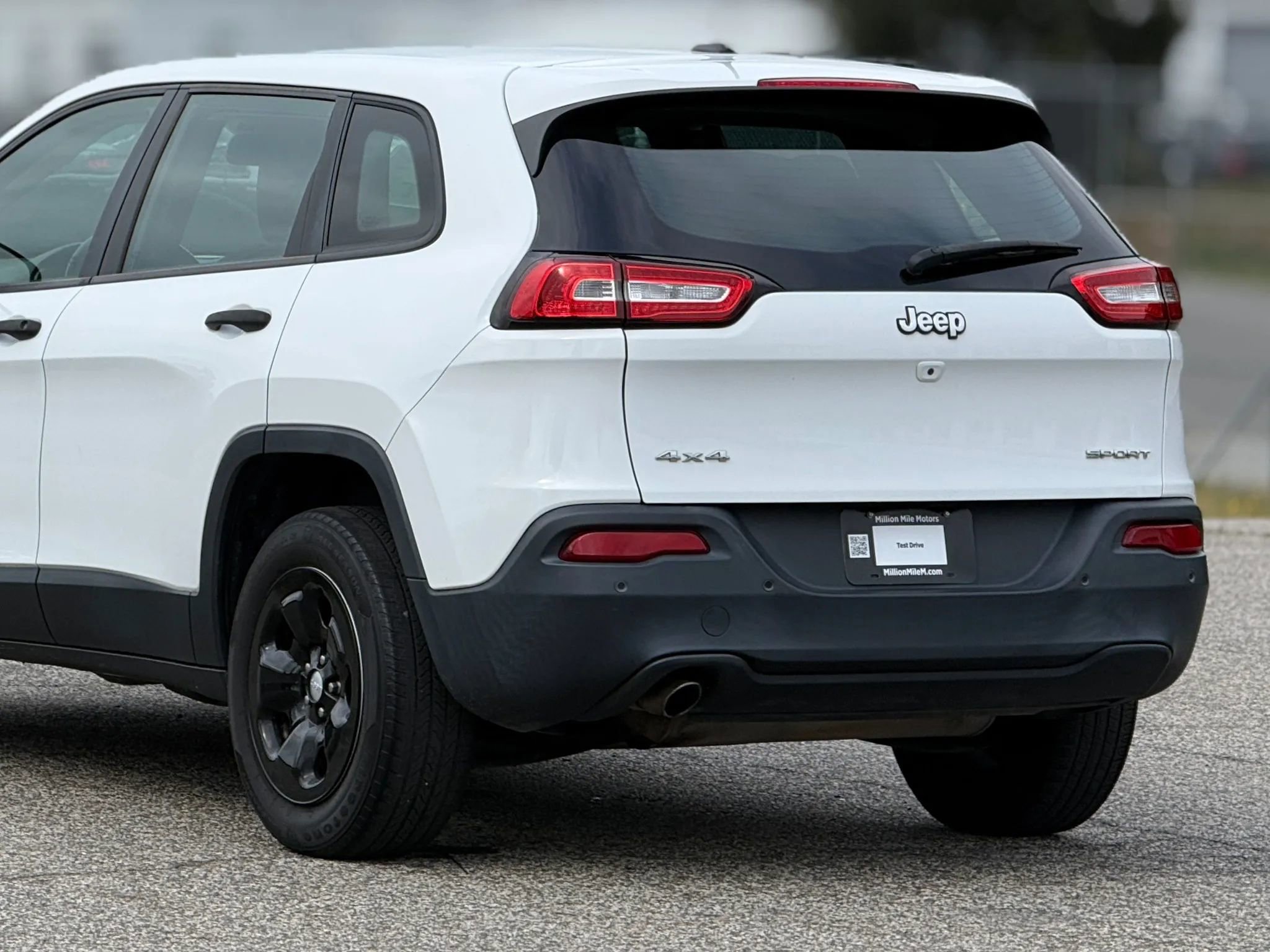 Used 2016 Jeep Cherokee Sport w/ Cold Weather Group AWD/4WD image 16