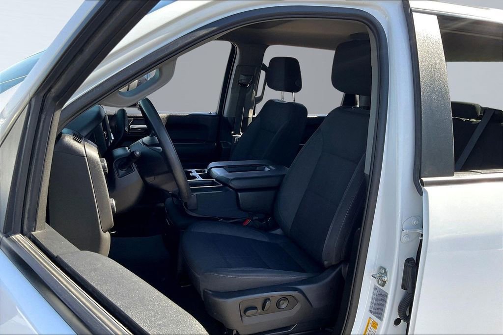 Used 2025 Chevrolet Silverado 2500 Custom w/ Custom Value Package image 21