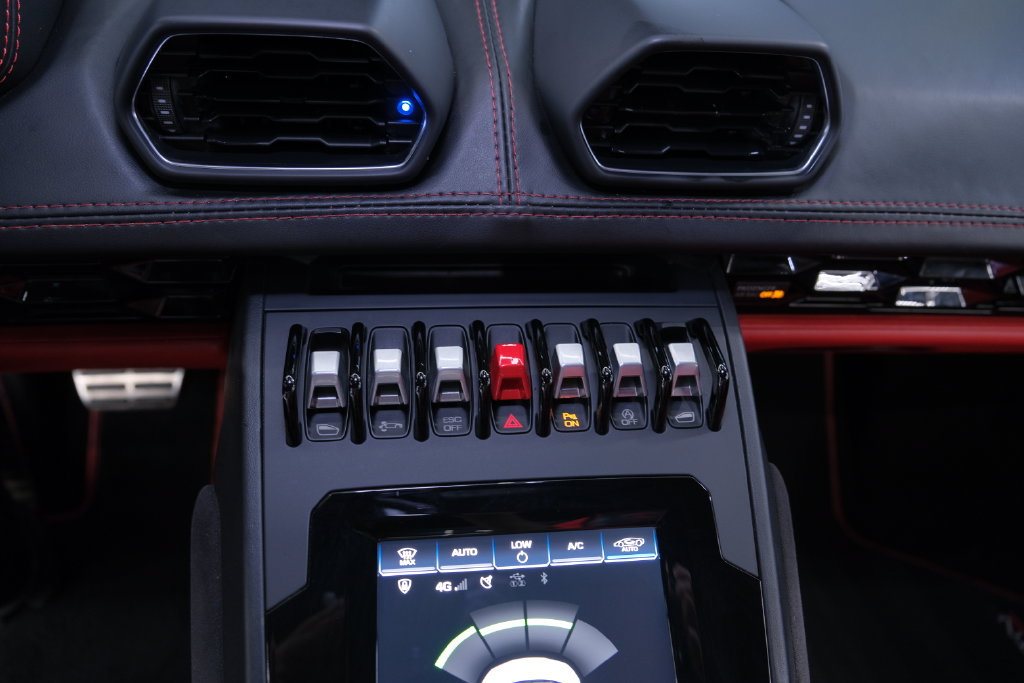 Used 2021 Lamborghini Huracan EVO RWD image 40