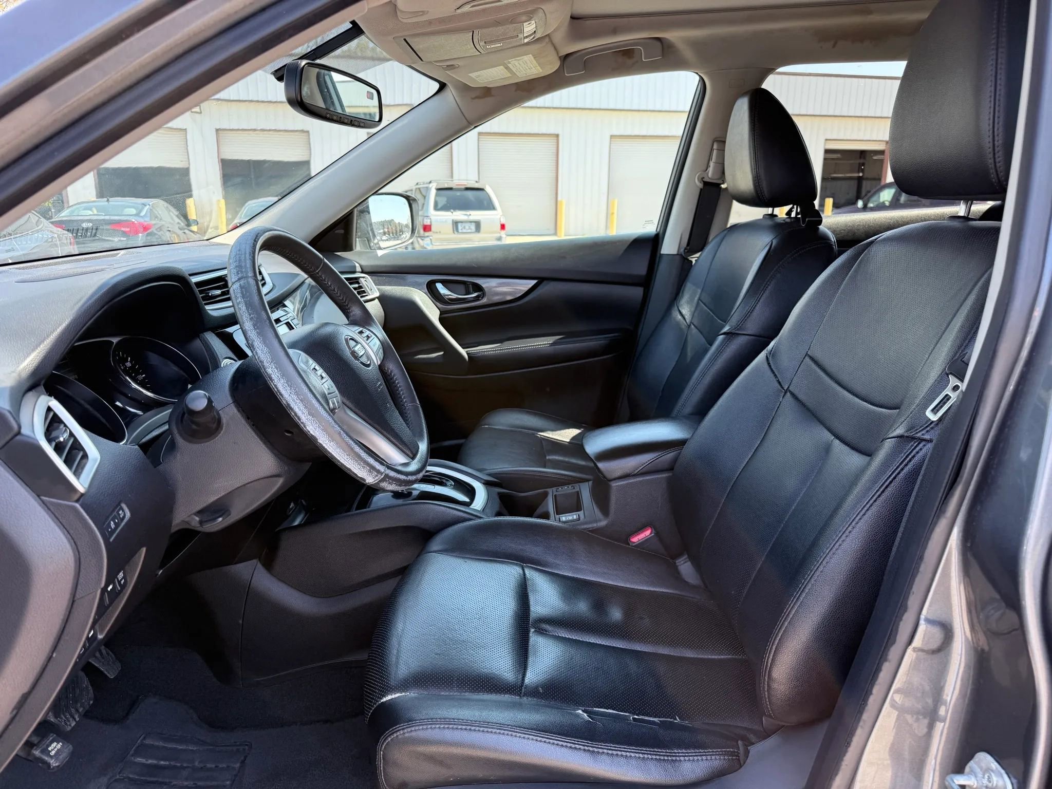 Used 2016 Nissan Rogue SL w/ SL Premium Package image 2