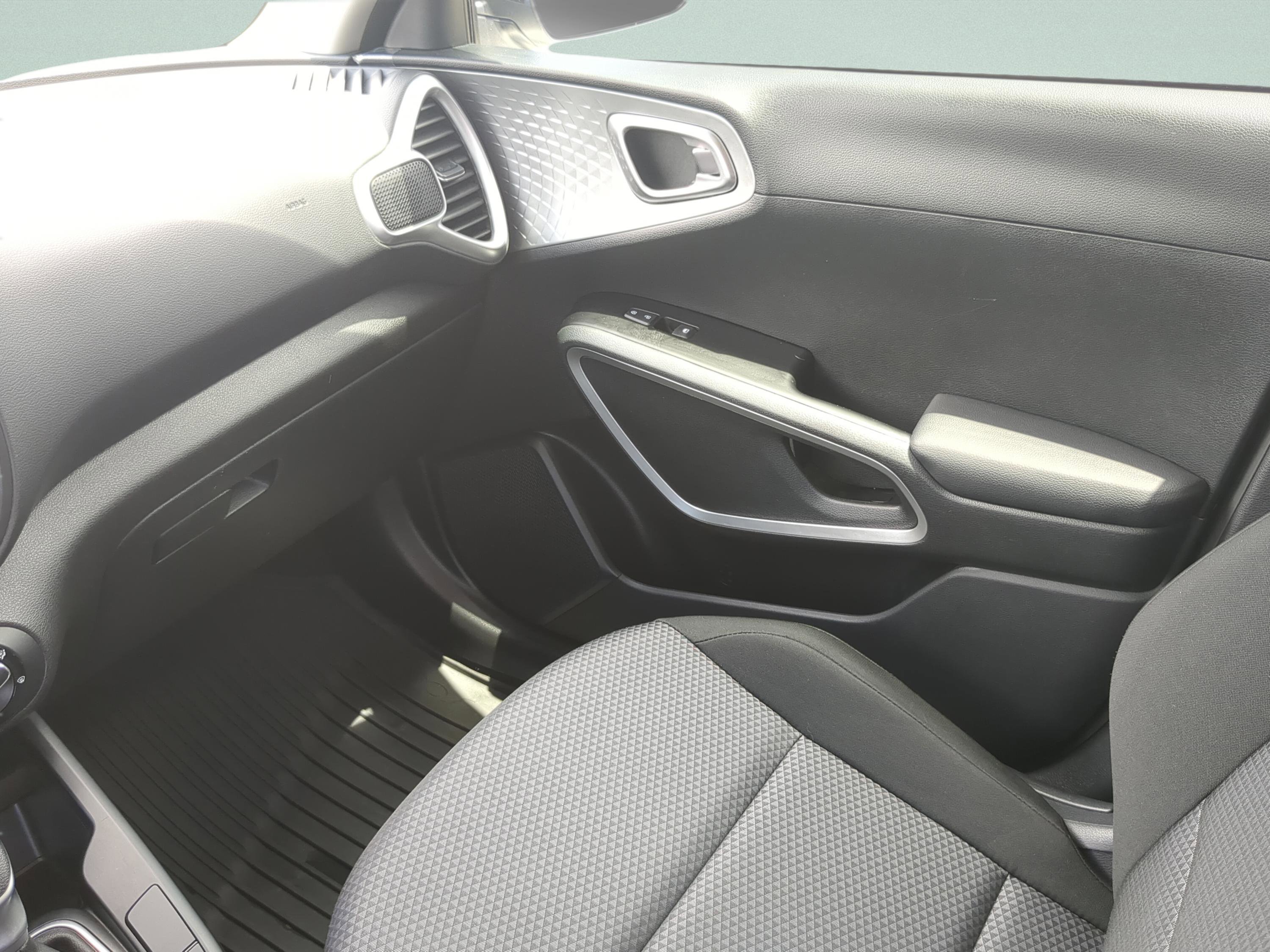 Certified 2023 Kia Soul LX FWD image 13