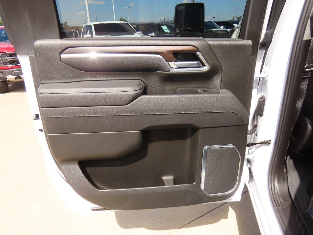 Used 2025 GMC Sierra 2500 SLT w/ SLT Convenience Package image 18