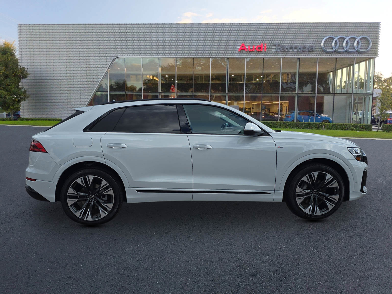 New 2025 Audi Q8 Premium Plus image 3