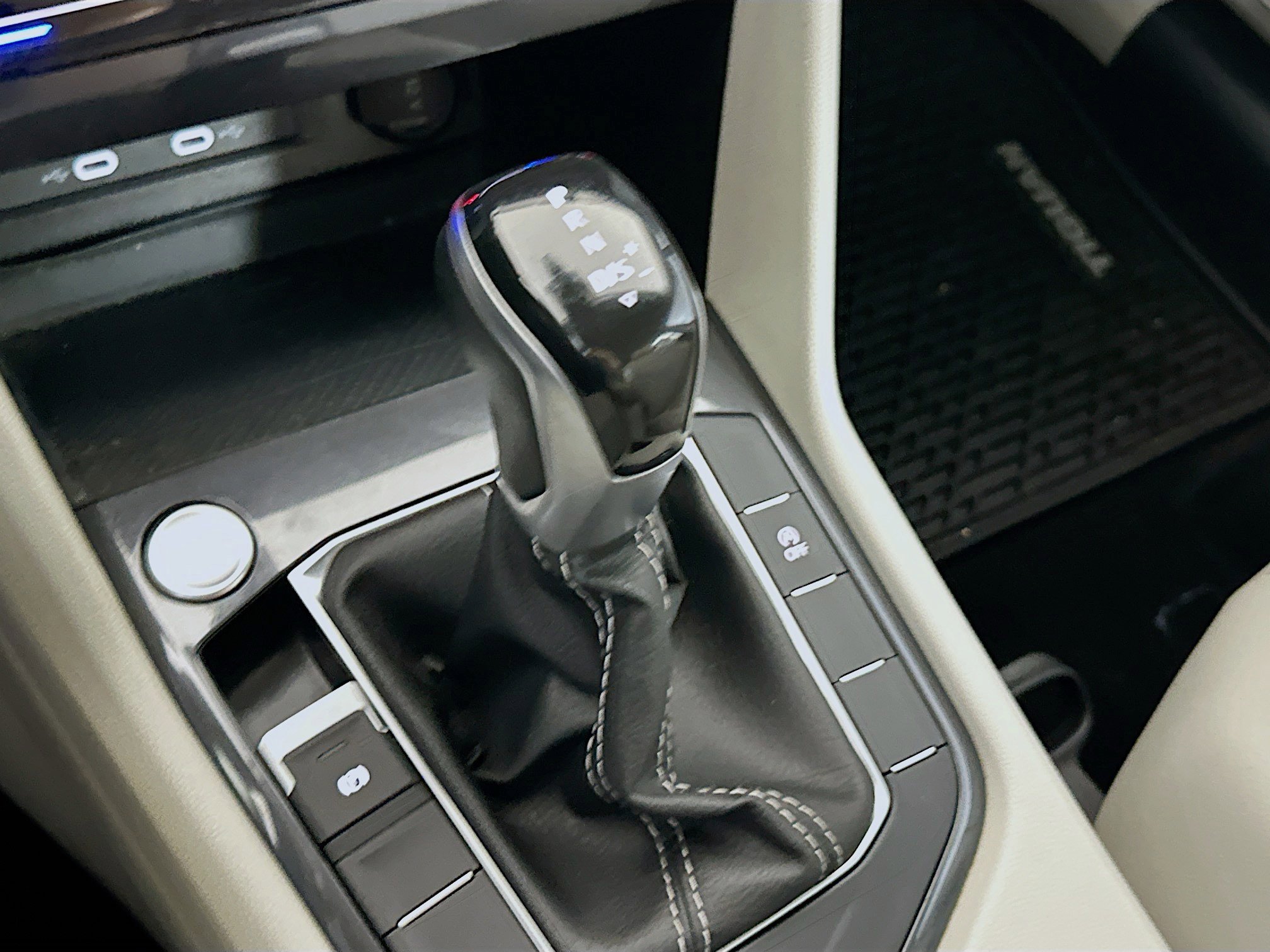 Used 2022 Volkswagen Tiguan SE image 24